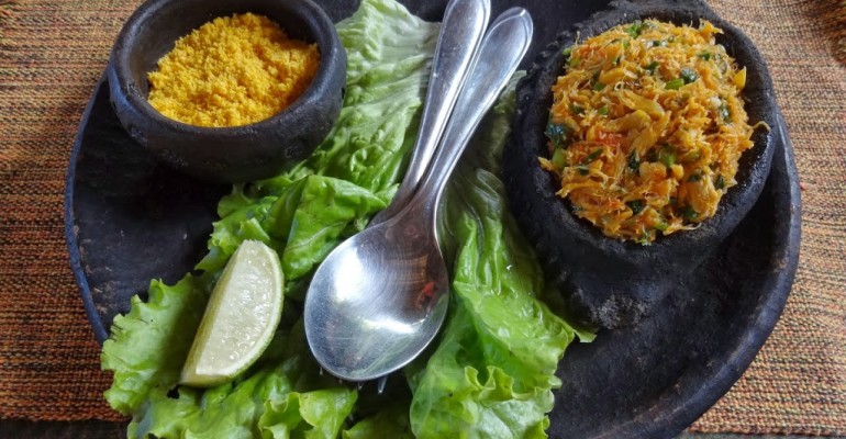 Coma uma boa moqueca capixaba em Manguinhos no Espírito Santo