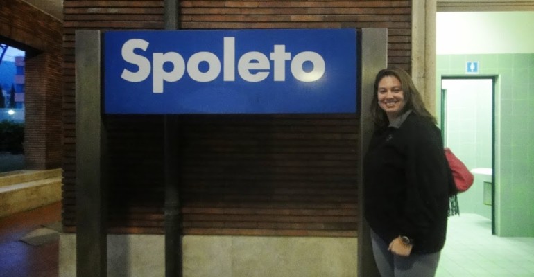 Uma passagem rápida de noite em Spoleto